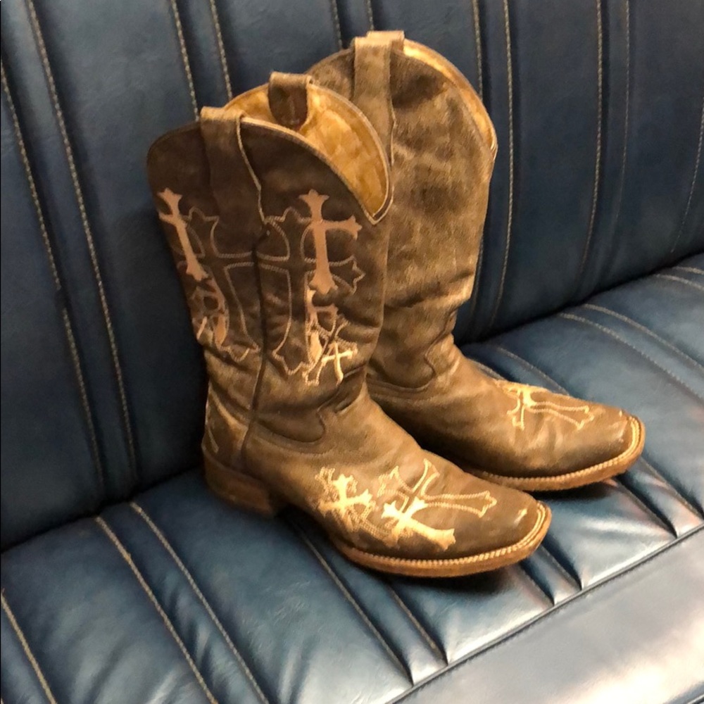 Size 7 cross stitching cowgirl boots